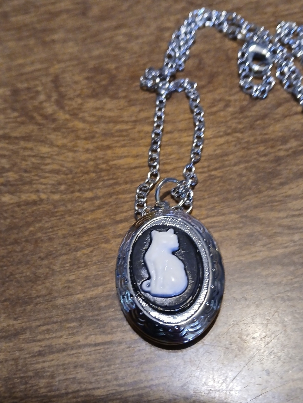 Silvertone Cat Cameo Style Locket Necklace - White Cat on Black
